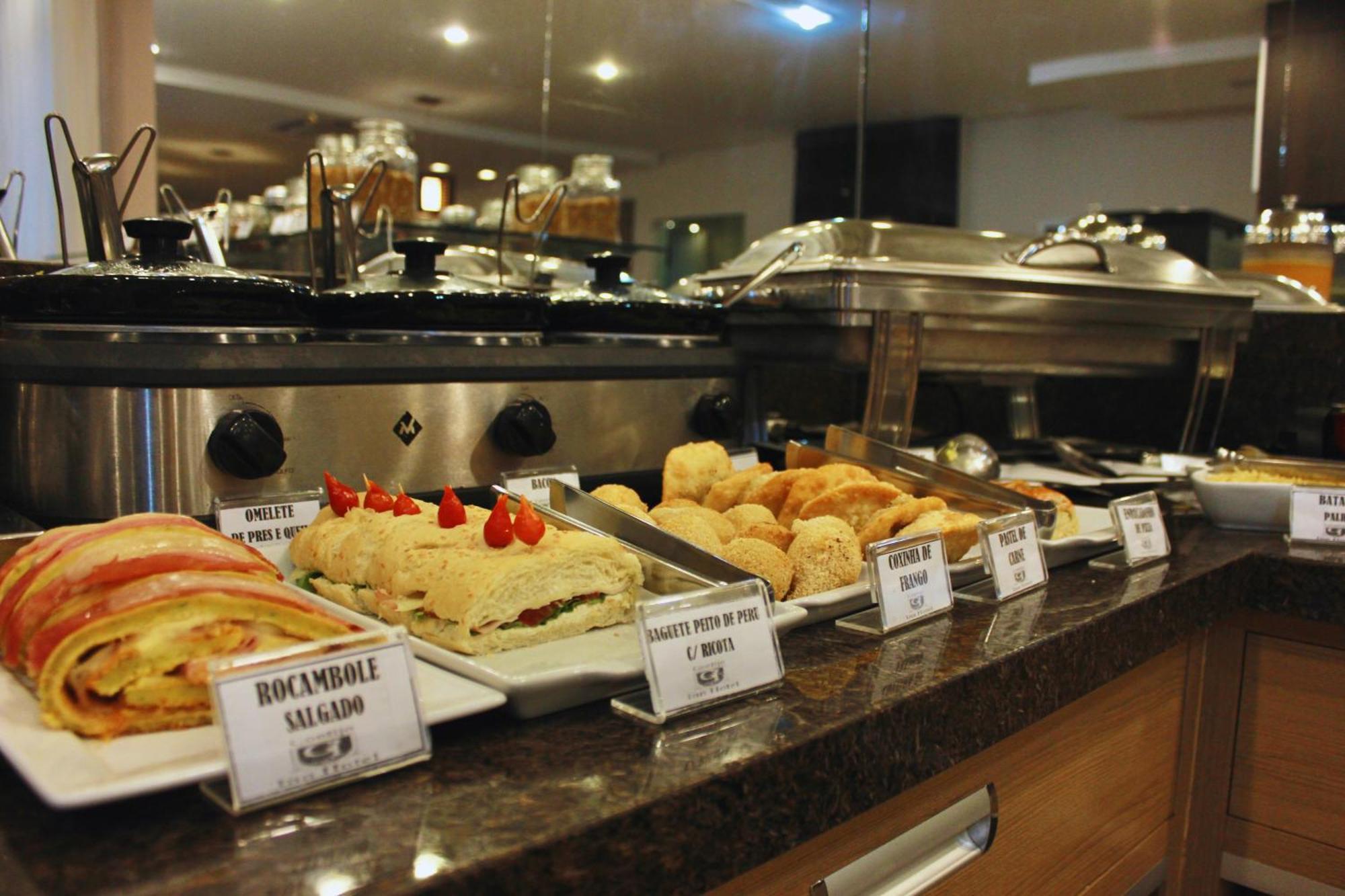 Gontijo Inn Hotel Itajubá Zewnętrze zdjęcie A buffet at a hotel