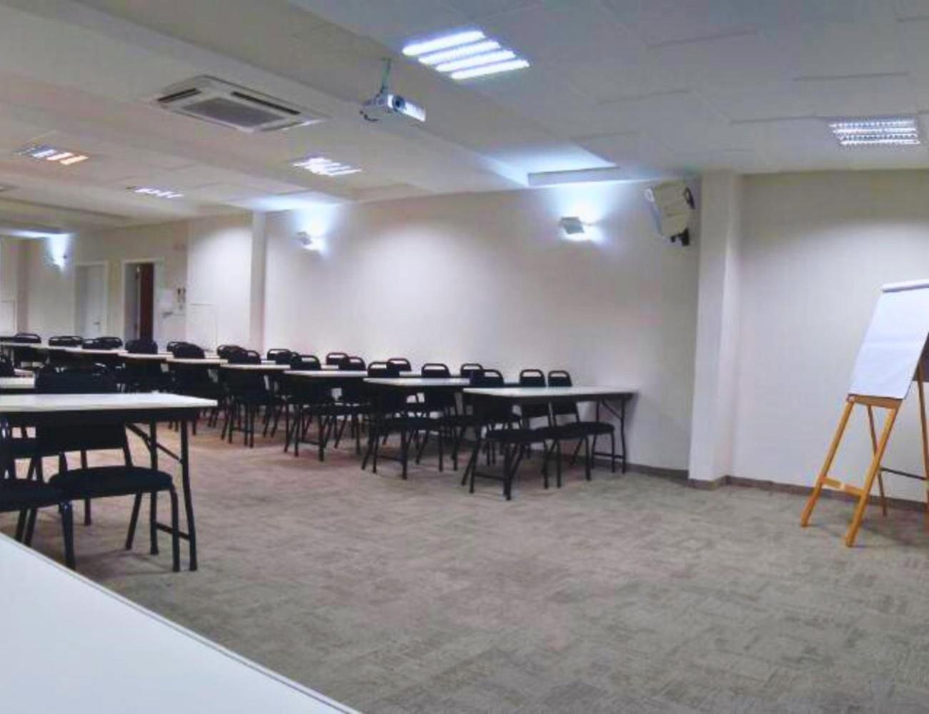 Gontijo Inn Hotel Itajubá Zewnętrze zdjęcie A typical classroom